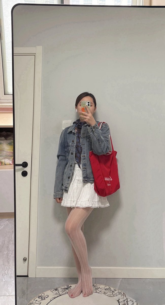 liumst2's tweet photo. 今日 ootd
#丝袜 #原味 https://t.co/no81LRh6Od
