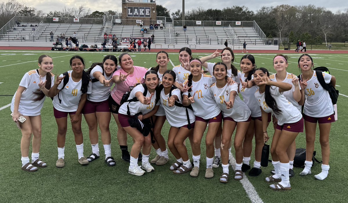 more positive points !!! 

Varsity 1-1 
⚽️ Olivia 

Maroon 3-1 
⚽️ Ava 
⚽️ Reyna 
⚽️ Liv 

Gold 2-0 
⚽️ Kamila C 
⚽️ Ash 

#GODEER