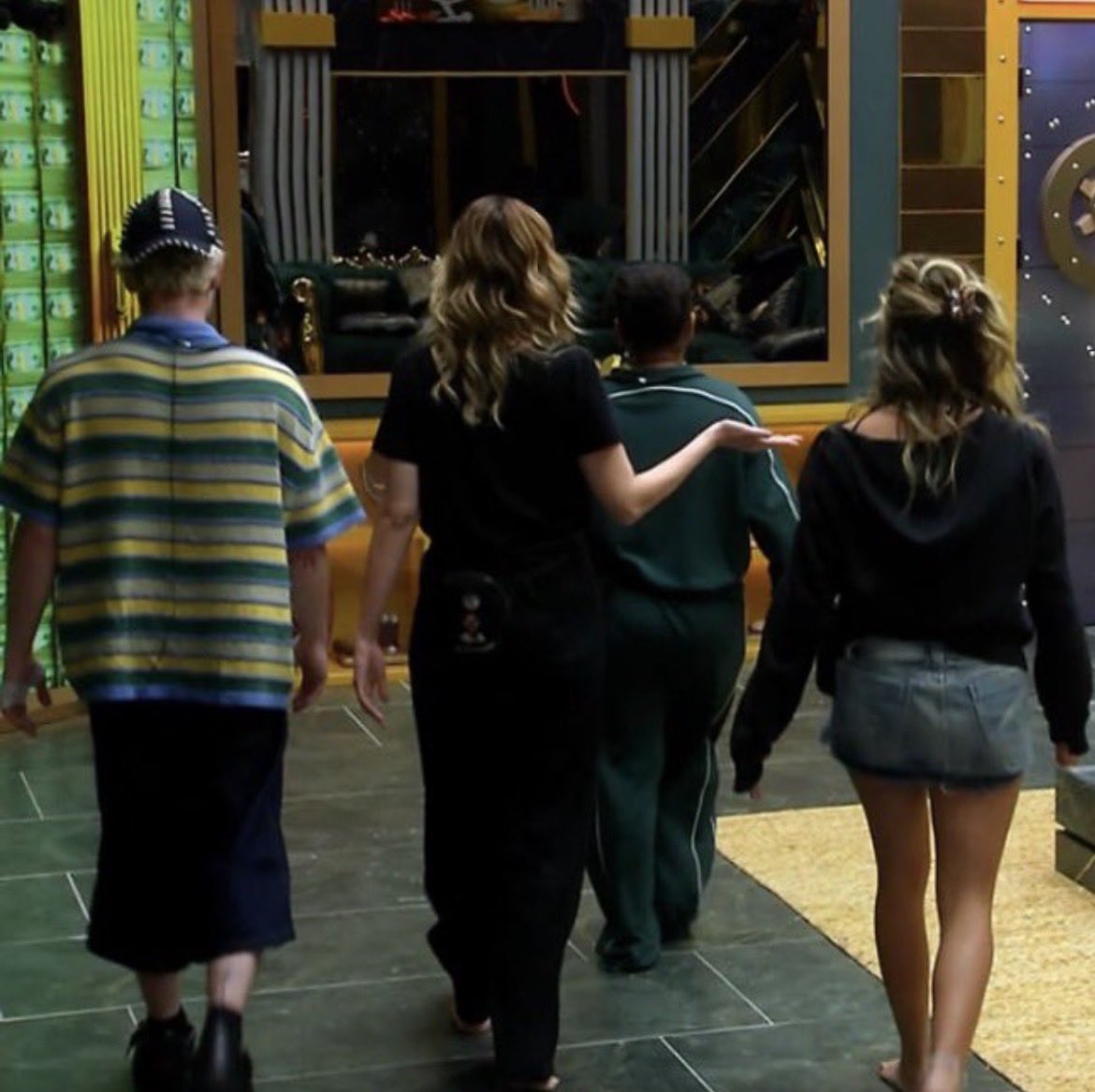 ɐuɐƃɹoW 🚩• Renault •💎 tweet media