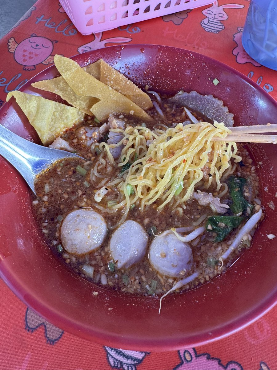 MrMu555999's tweet photo. ランチは、トムヤムラーメン🍜
อาหารกลางวันเป็นบะหมี่ต้มยำ 50฿ https://t.co/SkY0G3wghp