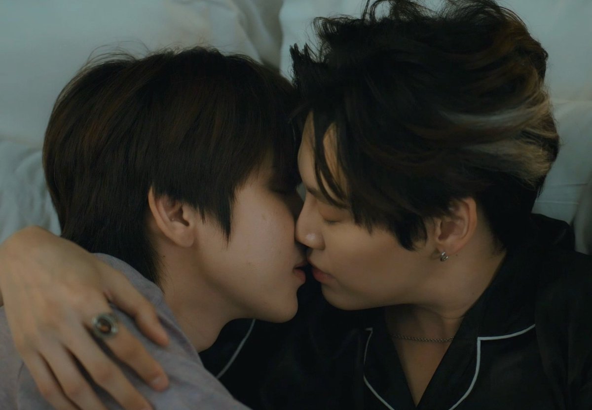 SAutsena45966's tweet image. แล้วก่อนที่ ริมฝีปาก👄 แวมไพร์ จะถึง ปากมนุษย์นั้นนนนน ( จมูกๆๆๆ👃ชนแก้มโอ้นๆๆของมนุษย์ก่อนนนน))😄😁🧛‍♂️🌹🤌🤏🫳

#BounPrem #revamp