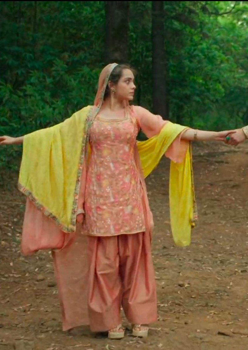 Phli baar seher ko uski fitting ke according kurta diya hai....
Thoda sa mahid pe bhi dhyaan de lete to kya baat hoti🤧
#seherhonekohai