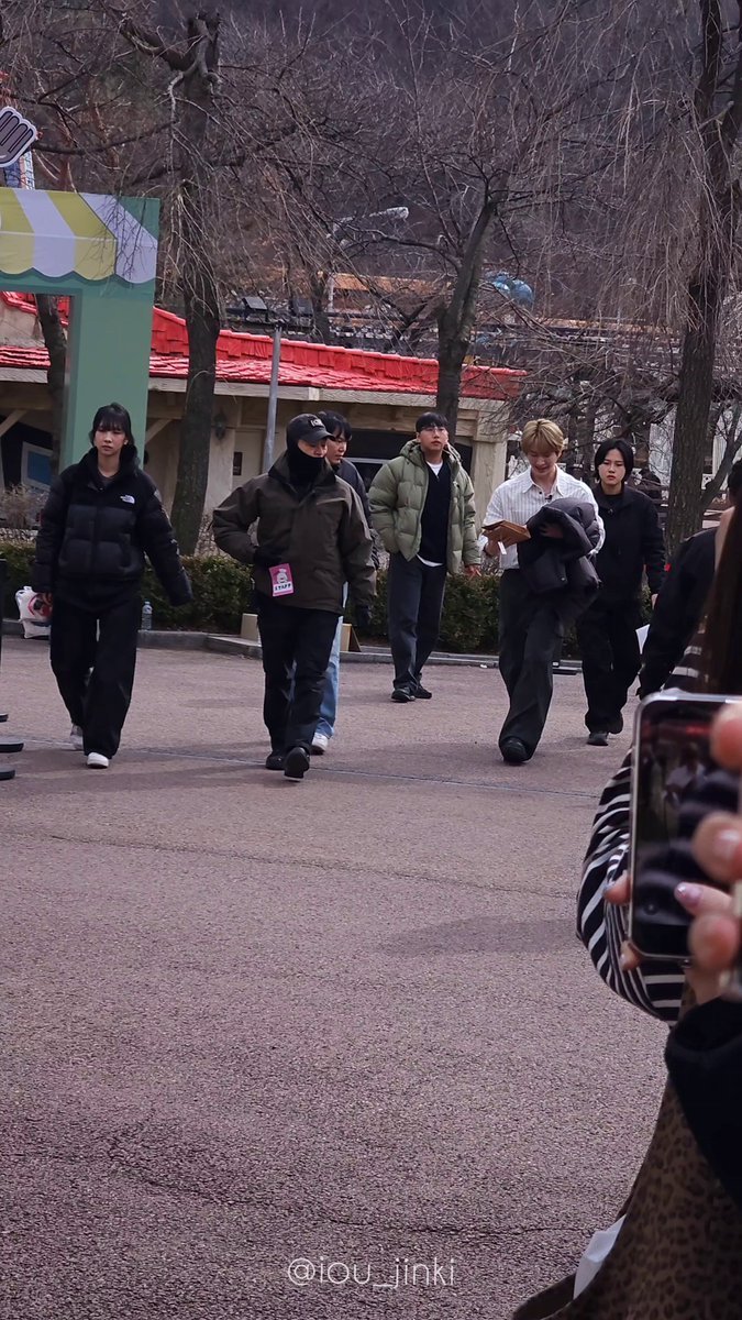 260226 덕밥집 퇴근

얼굴에 홀려서 못찍었다
이해해주세요........

#온유 #ONEW #이진기