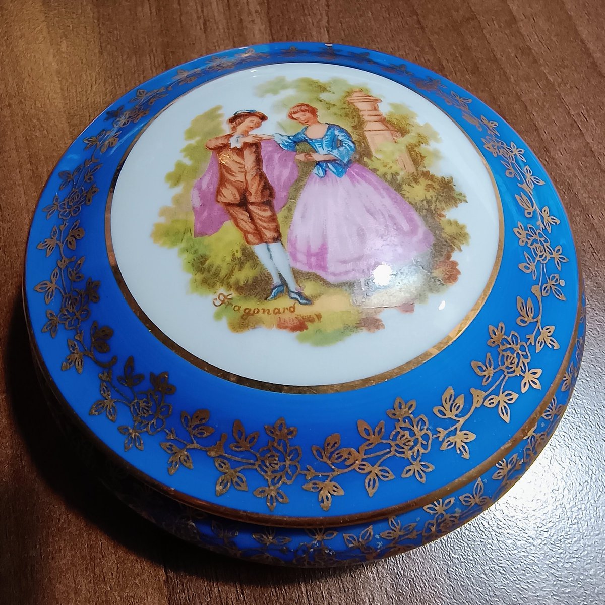 今日の収穫。Woodstockのチャリティショップで見つけたトリンケット