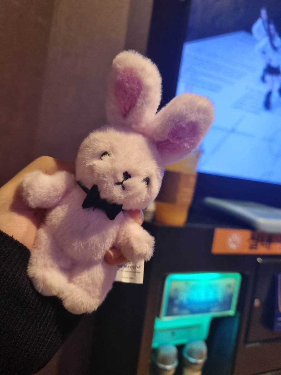 ocean_0400's tweet photo. 노래방! ᐢ.̫ .ᐢ https://t.co/WrcGjPnS5z