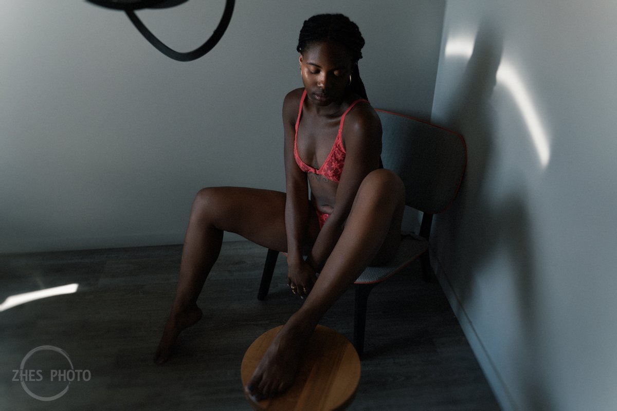 ZhesPhoto's tweet photo. https://t.co/4hPSfe2BWQ 

#boudoir #lingerie #sexy #blackskin #blackgirl #photography #patreon https://t.co/2dbtlC5rRD