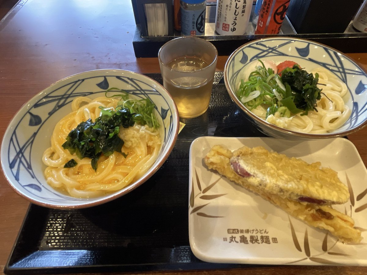 estate_matrix's tweet photo. 丸亀製麺 環八平和台店さんにて、たまたまお昼ご飯食べに行ったら
釜玉うどんを頼むともう1杯無料というキャンペーンをやってまして。

まさかその場でうどんが2杯出てくるとは…
お腹いっぱいです。 https://t.co/XGGxUWEtlm