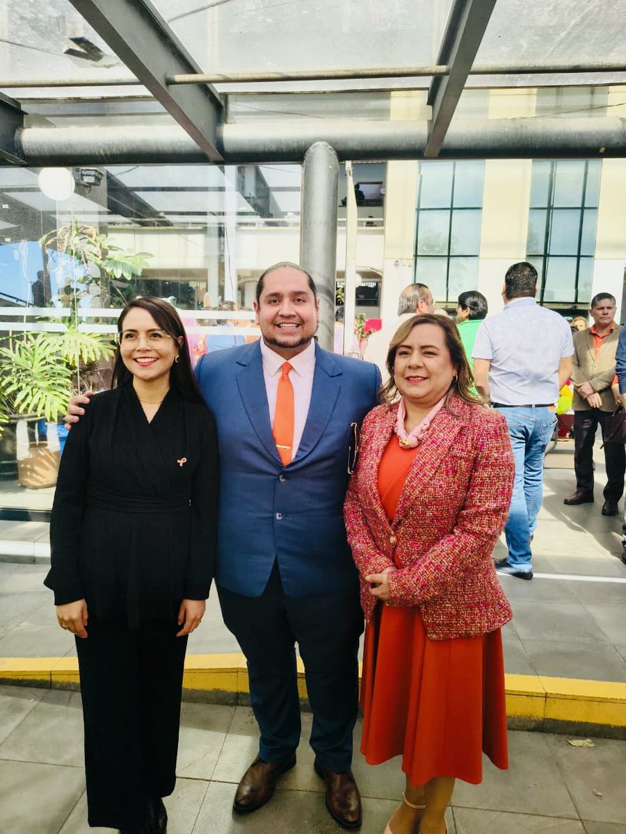 Azuara82's tweet photo. En el marco del Día Naranja, asistí a la segunda edición de la “Expo-Venta Día Naranja Mujeres Emprendedoras” 2026, llevada a cabo en el Poder Judicial del Estado de Veracruz.
Reconozco el talento, la determinación y la capacidad transformadora de las mujeres veracruzanas. https://t.co/UsJJimUW1f
