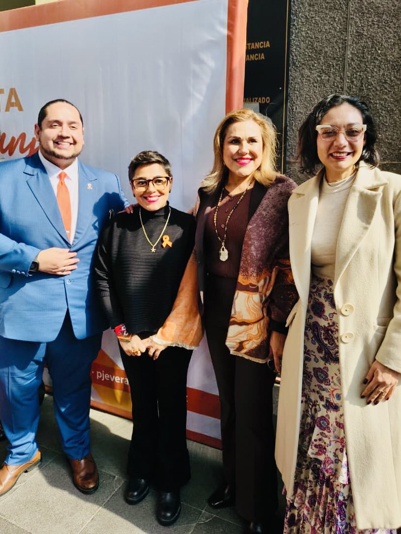 Azuara82's tweet photo. En el marco del Día Naranja, asistí a la segunda edición de la “Expo-Venta Día Naranja Mujeres Emprendedoras” 2026, llevada a cabo en el Poder Judicial del Estado de Veracruz.
Reconozco el talento, la determinación y la capacidad transformadora de las mujeres veracruzanas. https://t.co/UsJJimUW1f