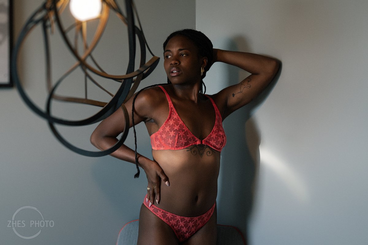 ZhesPhoto's tweet photo. https://t.co/4hPSfe2BWQ 

#boudoir #lingerie #sexy #blackskin #blackgirl #photography #patreon https://t.co/2dbtlC5rRD