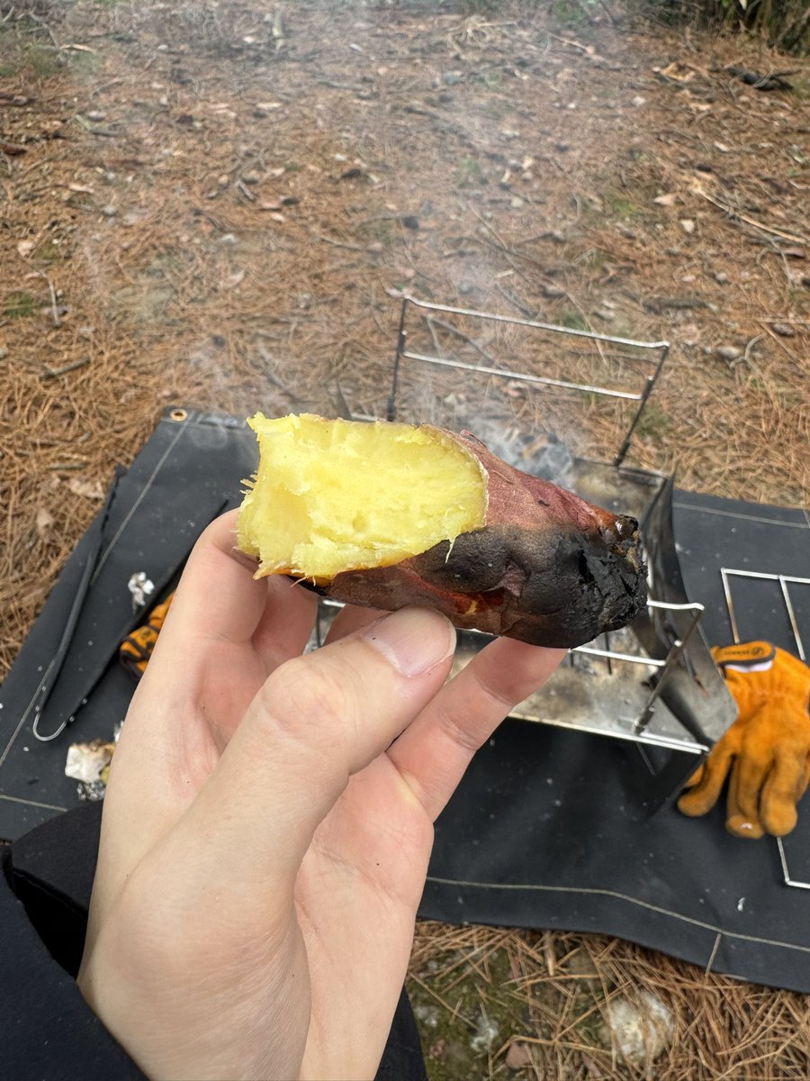 kirin2409's tweet photo. 焼き芋。いつ食べても美味い。 https://t.co/C0UqIbMnZa