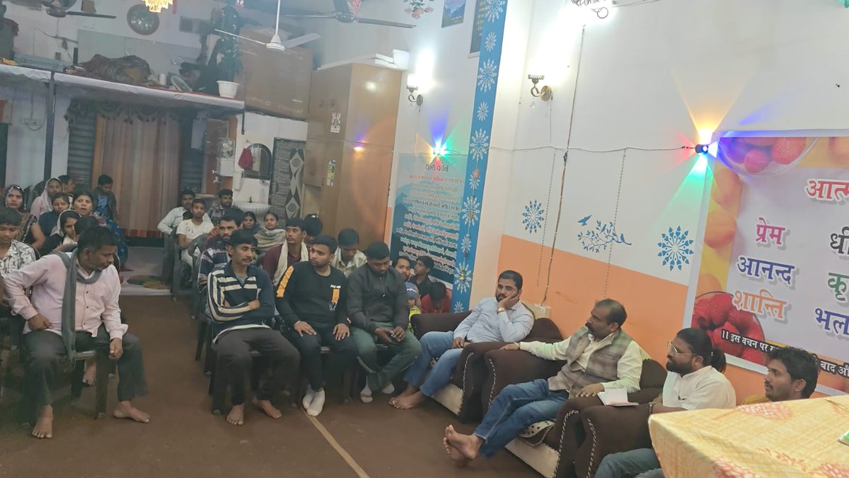 Sandeep70419835's tweet photo. देश में अल्पसंख्यक समुदाय में जो डर का माहौल है उसके बारे में चर्चा हुई। भारत देश में अल्पसंख्यकों, बहुजनों की शोषितों की लड़ाई लड़ने वाले एकमात्र नेता भाई नगीना सांसद चंद्रशेखर आजाद जी  @BhimArmyChief  का नेतृत्व हर समुदाय को पसंद आ रहा है बड़ी संख्या में लोगों ने भीम आर्मी व आजाद समाज पार्टी (काशीराम) को ज्वाइन किया। यह कारवां लगातार बढ़ता रहेगा। @VinayRatanSingh @HimanshuValmi13 @BalakRamASP