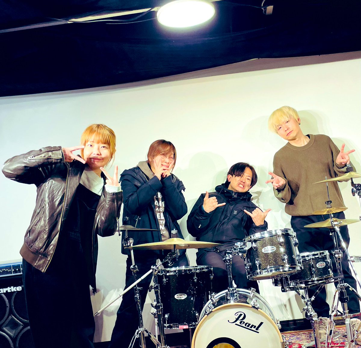 MAN [1000say] tweet media