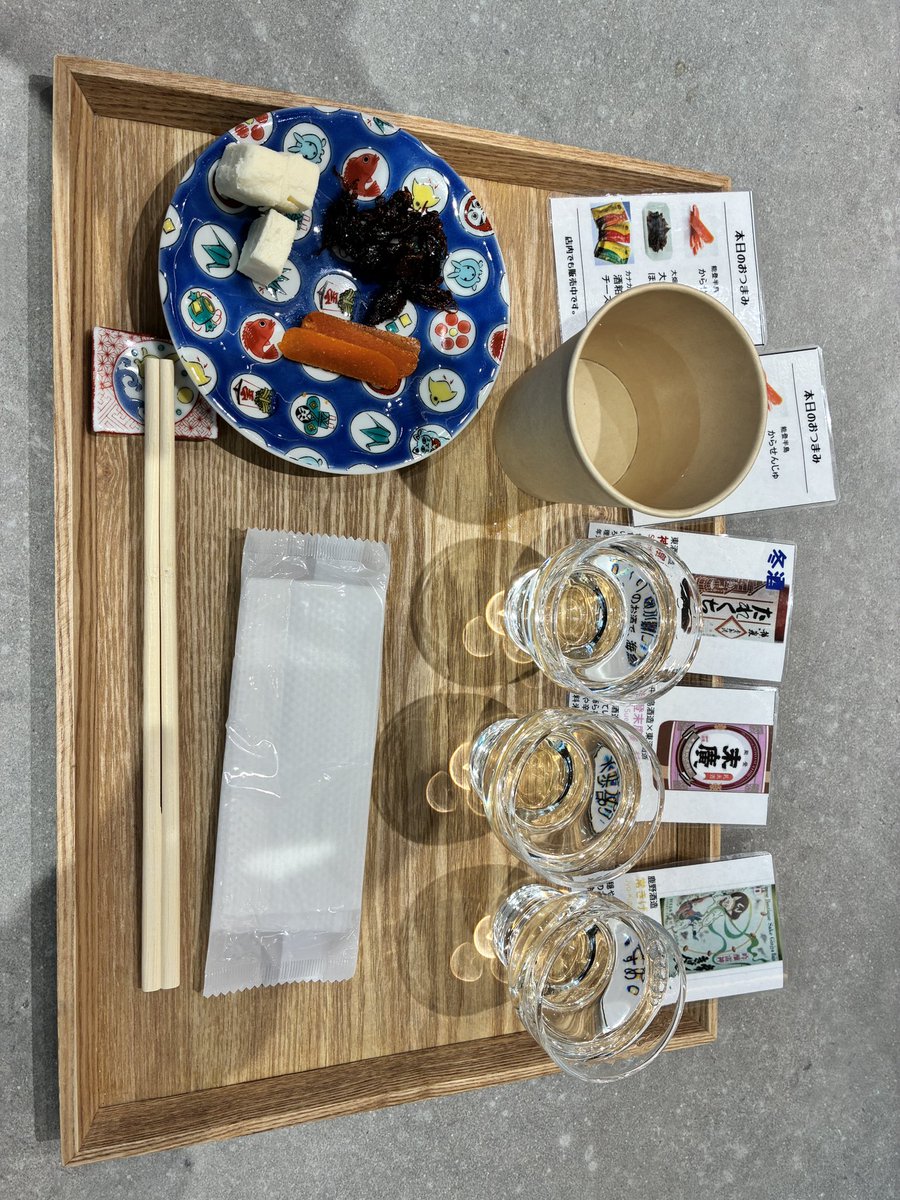 chacha0_chksh4's tweet photo. 石川県のアンテナショップ
什器、陳列、導線、角打ち、勉強になります！昼から合法的に飲める喜び🤩 https://t.co/ANBTPOSJzi
