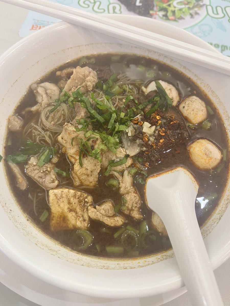 ManInCar27's tweet photo. นานๆทีจะได้นั่งกินข้าวที่โรงอาหาร 
จัดปาย ร้อนๆ แซ่บๆ ���ู้ด ซ้าด😊
#กิน #กินข้าว #อาหาร #ก๋วยเตี๋ยว #กินไปคุยไป https://t.co/LQZmc6Ik3C