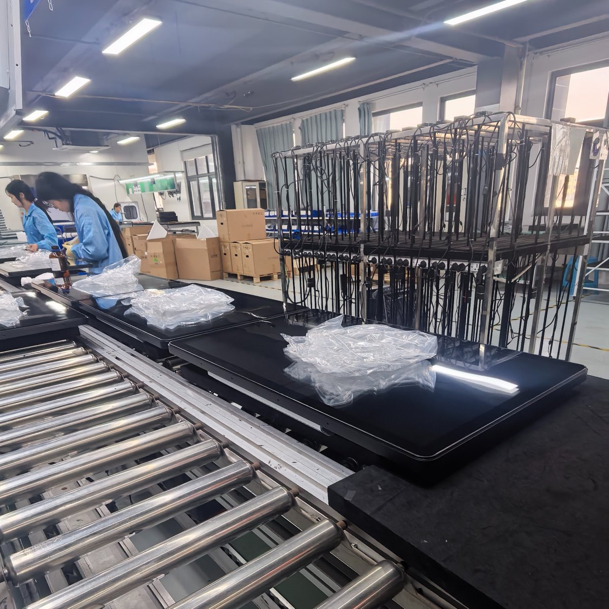 Horsent1's tweet photo. Kicking off the Year of the Horse at full gallop! 📷📷 Our production team hit the ground running on day one to ensure we meet delivery commitments and start the new year strong. #YearOfTheHorse #Manufacturing #Touchscreen #TouchMonitor #KioskTerminal https://t.co/bLCtDYh2ai