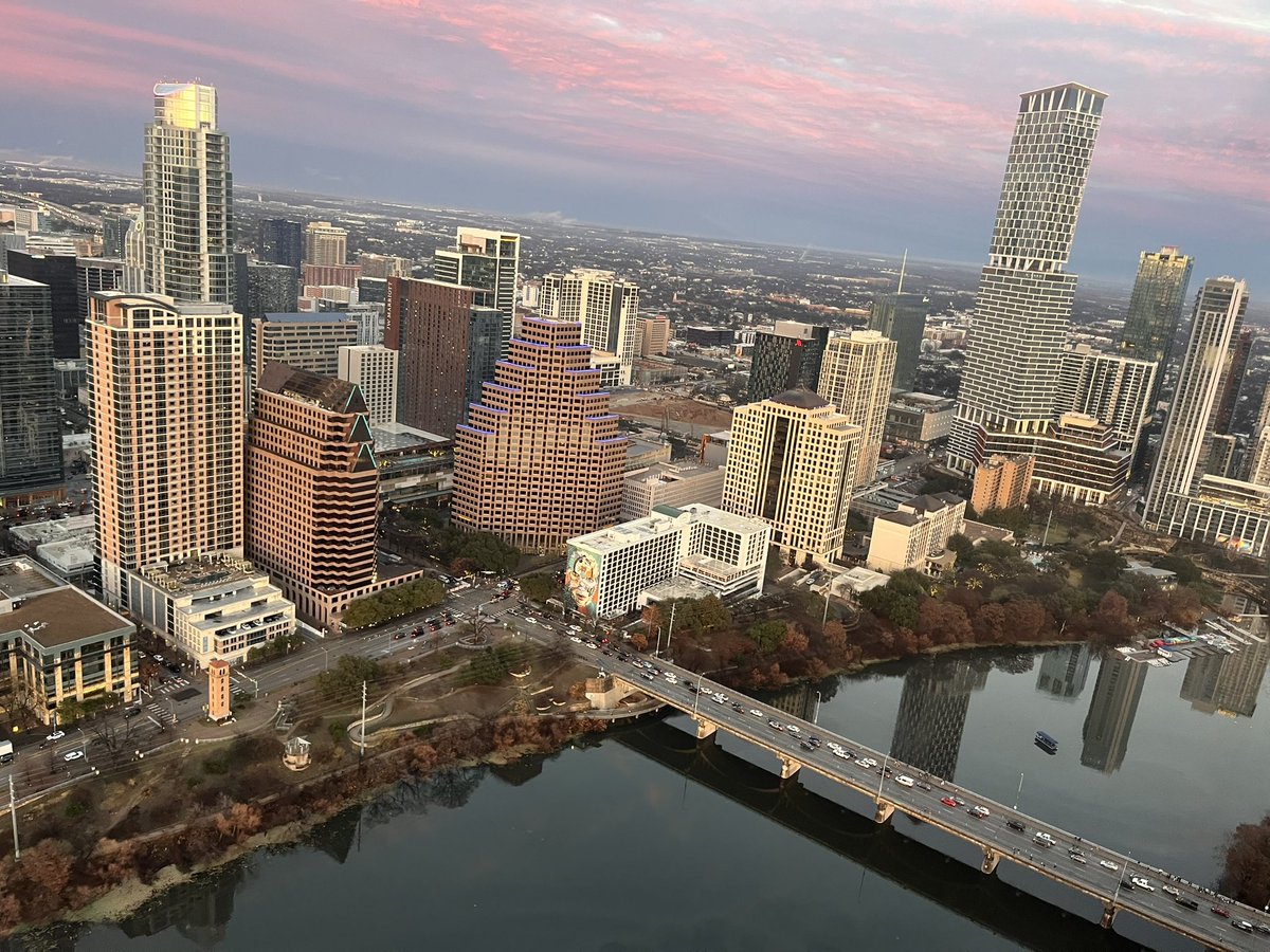helene_engler's tweet photo. Sunset over Austin from a helicopter. That’s magic. https://t.co/RHJIDsEbT4