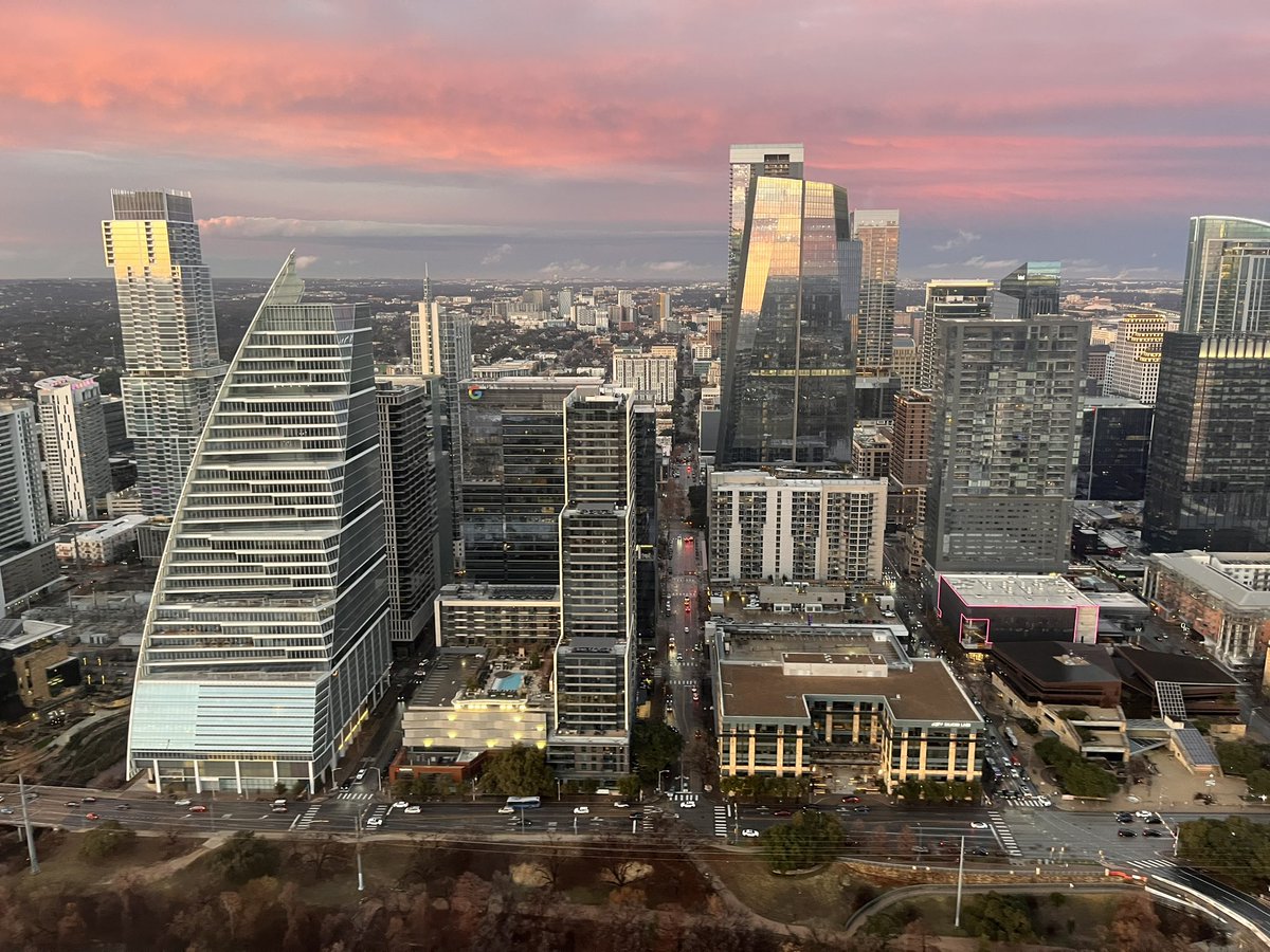 helene_engler's tweet photo. Sunset over Austin from a helicopter. That’s magic. https://t.co/RHJIDsEbT4