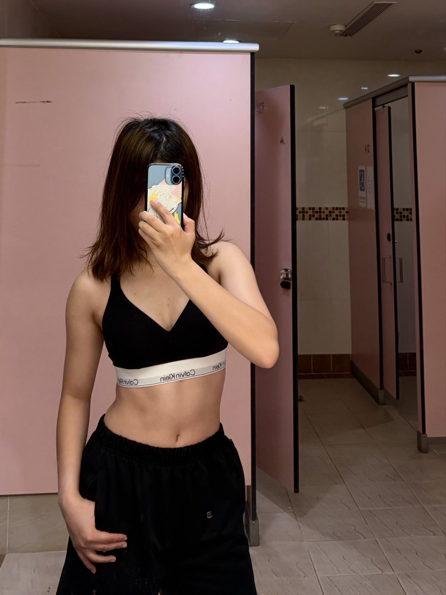 前天太挫折，今天感覺找回一點點節奏很開心。

平常超少聽音樂，但健身都會聽 Twice 來 cheer up baby🎵💫求推薦熱血歌單🔥好像還聽過迪士尼、鬼滅之刃（或其他很燃ㄉ動漫歌）、閃靈，我真的好混亂邪惡⋯⋯