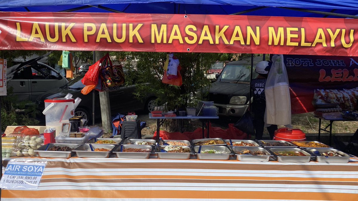 HasnanRudy's tweet photo. @ichbinSyafiq Oo yeke. Sy di tapak A68. Gerai sy menghadap kedai 7 eleven. Ada tulis lauk pauk masakan melayu. Hari khamis cuti sebab ada pasar malam. Jumaat esok kami buat infaq https://t.co/nRUhesgcpc