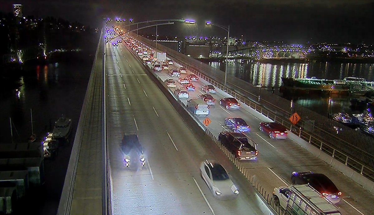 DriveBC's tweet photo. 🚧👷REMINDER #IronworkersBridge - Expect major delays southbound. Two of three lanes are now closed as crews are setting up for bridge maintenance. Alternative route via #LionsGateBridge. Closure to be lifted at 5am tomorrow. #NorthVan #Vancouver #BCHwy1 #SecondNarrowsBridge
ℹ️https://t.co/VRpaFPIikO