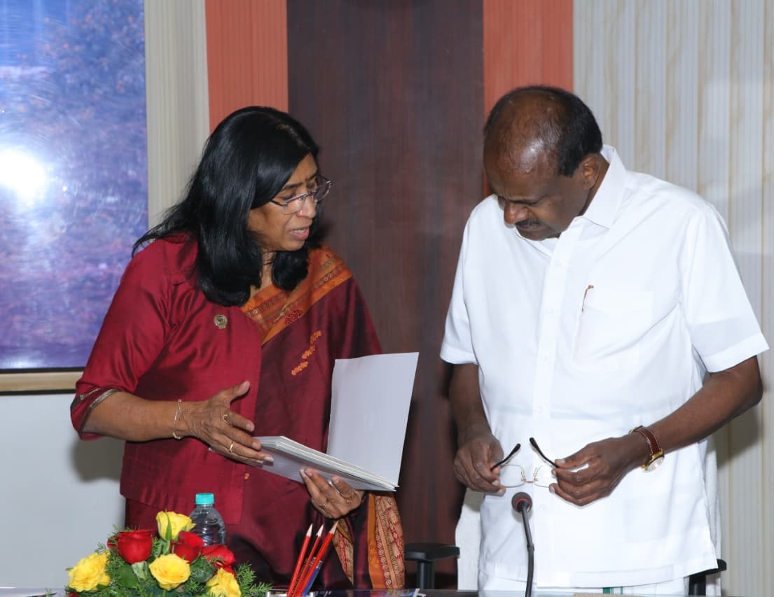 umareddyhm's tweet image. Led an FKCCI delegation to meet Hon’ble Union Minister H.D. Kumaraswamy to propose a Green Mobility Park in Mandya with integrated EV testing facilities. A step toward strengthening MSMEs &amp;amp; advancing Karnataka’s green industrial growth.

#FKCCI #GreenMobility #MSME #Karnataka