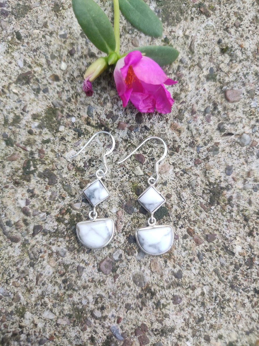 jewelrycreatio1's tweet image. White Howlite Earrings,925 Sterling Silver,Dainty Earrings,Long Earring,Handmade Earring,White Buffalo Eariing,Gypsy Earrings,Gift For Girls
etsy.com/in-en/listing/…
#Dangleearrings #Handmadeearrings #Healingearrings #Gemstoneearrings #Marblestoneearrings #Howlitejewelry
