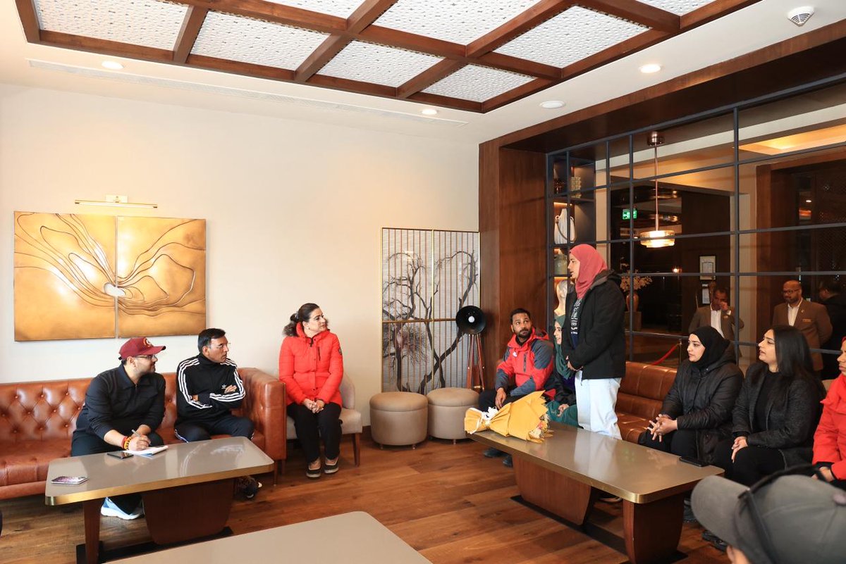 आज कश्मीर के युवा खिलाड़ियों से मिलकर अपार खुशी हुई।

यह जानकर गर्व हुआ कि Khelo India ने उनके जीवन में सकारात्मक और निर्णायक बदलाव लाया है।

इन जोशीले युवाओं ने संकल्प लिया कि आदरणीय PM श्री <a href="/narendramodi/">Narendra Modi</a> जी के #ViksitBharat के सपने को साकार करने में वे कंधे से कंधा मिलाकर