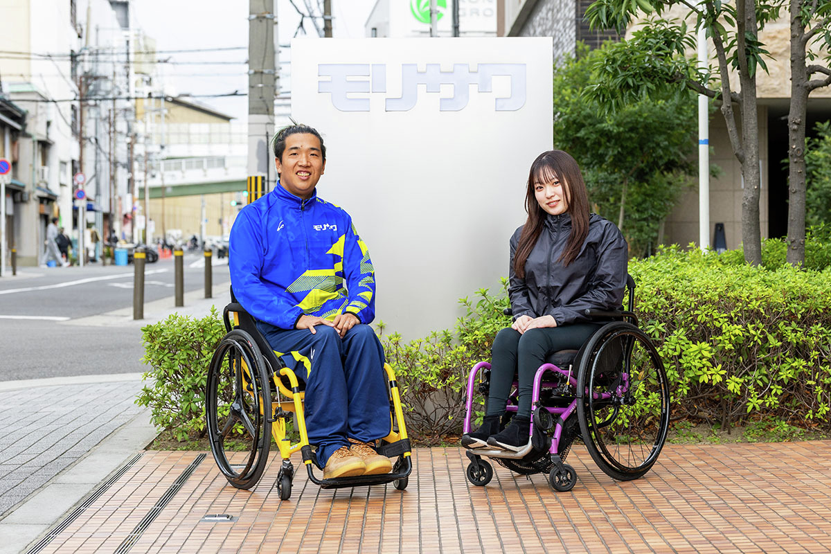 モリサワ所属のパラアスリート 佐藤友祈選手は「prierONE（プリエワン）プロジェクト」の一環として、陸上競技用車いすレーサーを中村来夢選手へ寄贈しました🎁✨