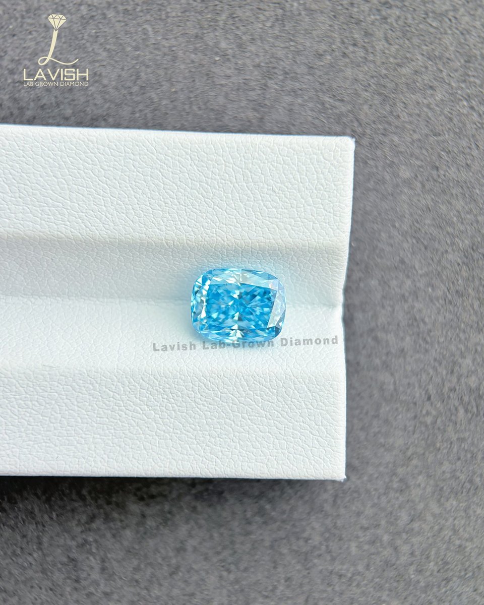 lavishlabgrown's tweet image. (260226A)
3.03 carats of ocean brilliance 💙✨
FVB 3.03CT VS2 bold, rare, unforgettable.

📩 DM for availability &amp;amp; pricing
🌐 lavishlabgrowndiamond.com
📱 +91 94848 41948

#LavishDiamonds #LabGrownLuxury #FancyVividBlue #CushionCut #StatementStone