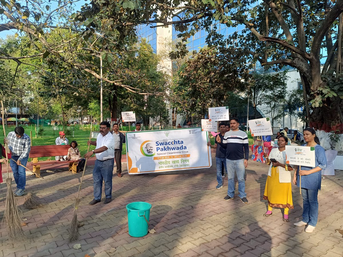 दिनाँक 19.02.2026 को भारतीय खाद्य निगम, क्षेत्रीय कार्यालय, झारखंड अंतर्गत स्वच्छता पखवाड़ा (दिनाँक 16.02.2026 से 28.0.22026 तक) के तहत कूड़ा निस्तारण के लिए चयनित पार्क का दौरा कर साफ-सफाई अभियान चला कर स्वच्छता का संदेश दिया गया । #FCI #स्वच्छता_ही_सेवा #swachchtapakhwada