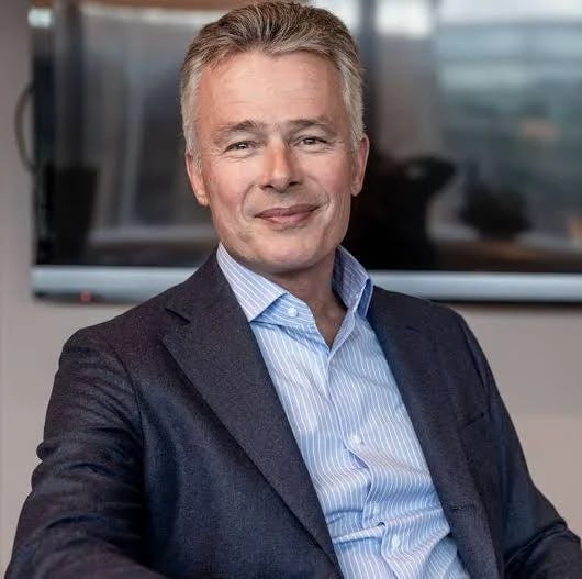 Miss_Royal73's tweet photo. 🇧🇪  Dit Belgische schandaal gaat over 700 miljoen euro #belastinggeld en over wat jij elke dag leest... 

Naast het beursgenoteerde #Mediahuis betreft het Christian van #Thillo. Hij is executive chairman van #DPGMedia. #DPG en #Mediahuis hebben verboden #afspraken gemaakt rond de afspraken van de krantenbedeling van 2023 tot 2027 om zo de #concurrentie uit de markt te halen. 📺📰

Normaal zou dit nieuws  zijn waar media wekenland breed over uitweiden. Nu wordt het nieuws opvallend sober gebracht. Hoe kritisch kan media berichten over een zaak waarin ze zelf partij is? Zo werkt de #MSM.