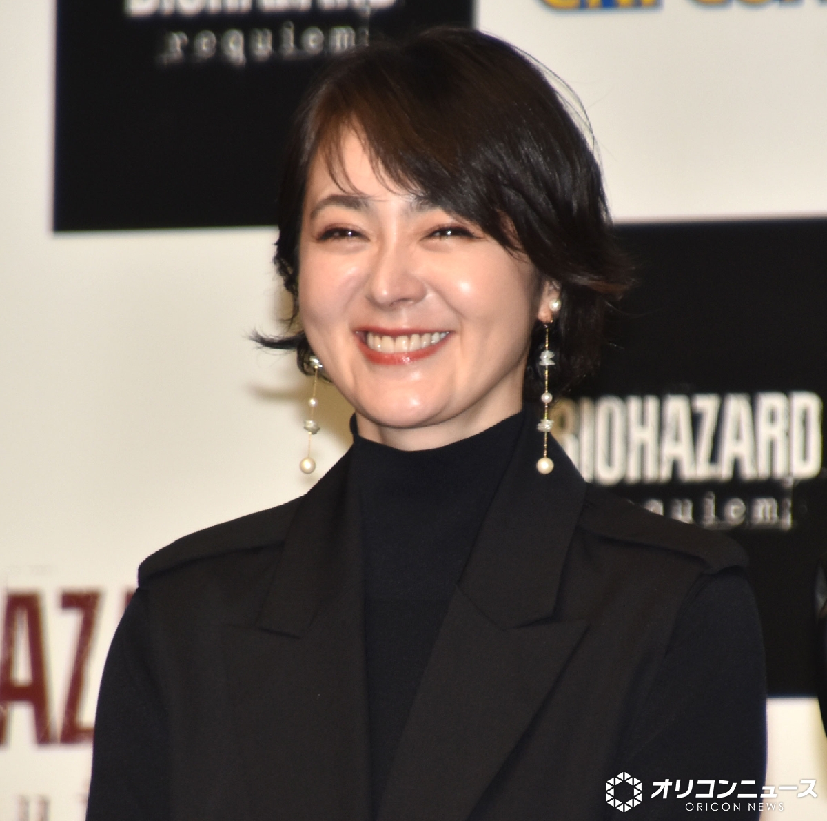 oricon's tweet photo. 貫地谷しほり、ゲーム声優に初挑戦✨
最新作『バイオハザードレクイエム』️
主人公・グレースを熱演

緊張した面持ちで
「怒られないかなってハラハラ」

森川智之���生アフレコも披露🎤
https://t.co/3U5HwkFr9H

#バイオハザードレクイエム https://t.co/rroY5lCcEa