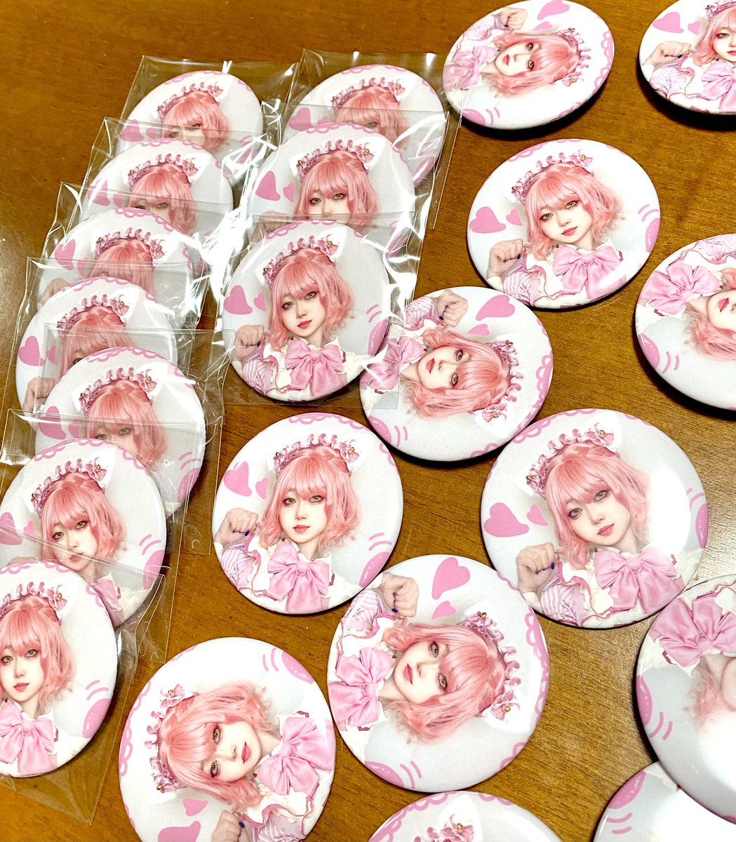 クレアちゃんのバッジとサイン入りフォトプリントが届きました