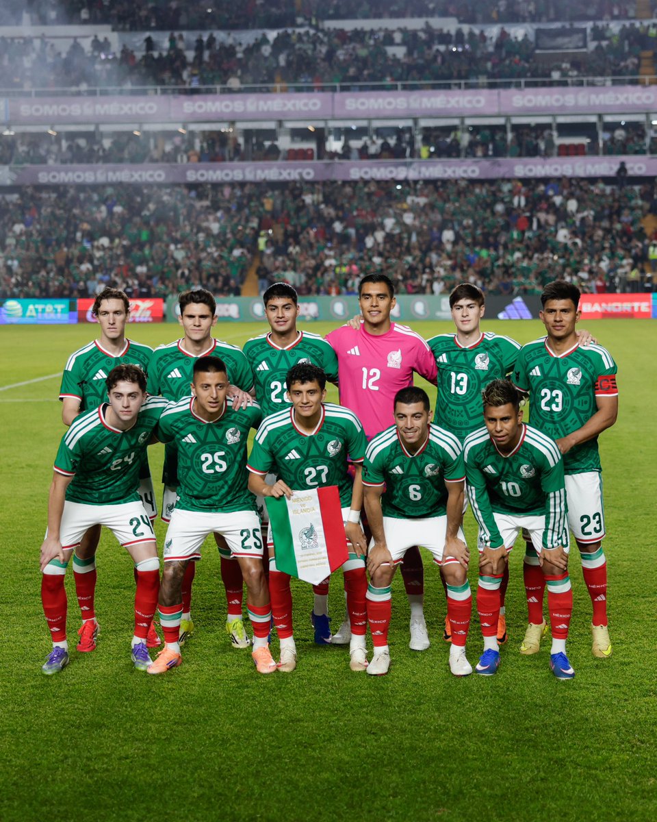 MikelArriolaP's tweet photo. En un ambiente de paz en el estadio La Corregidora, @miseleccionmx ganó 4-0 a #Islandia en su preparación rumbo al mundial.
Muchas gracias a toda la afición, especialmente a la reunida hoy en Querétaro, por su apoyo a nuestra Selección. Así también nuestro agradecimiento y reconocimiento a la coordinación y trabajo conjunto de las autoridades de los tres niveles de Gobierno para preservar el orden y la seguridad en todo momento.
#SomosMÉXICO!🇲🇽⚽️
