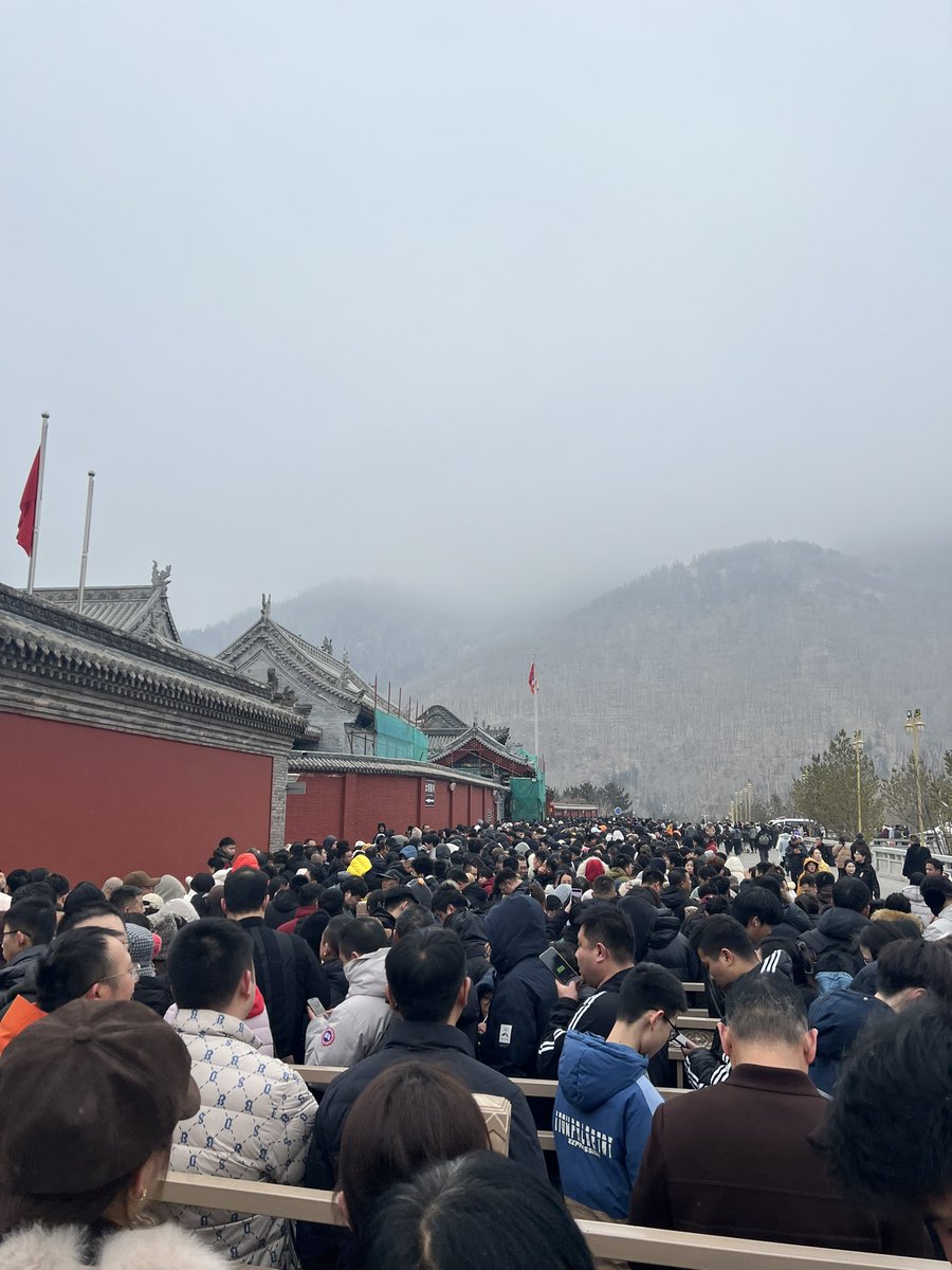 大年初十，拜文殊菩萨，拜五爷。