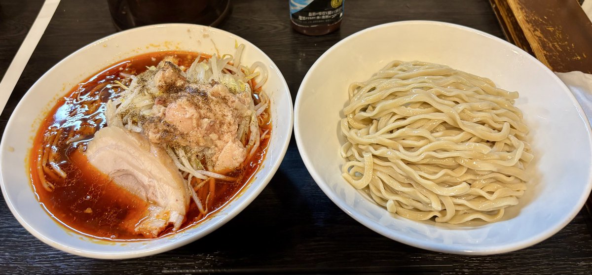 Aa930482Aa's tweet photo. 豚星。　#元住吉
ミニ辛麺つけ麺変更ﾆﾝﾆｸｽｺｼｱﾌﾞﾗｽｺｼﾎｱｼﾞｬｵ

辛麺食べたくなり訪問。
辛味旨味満点のキレのあるスープ✨
つけ麺仕様で酸味も加わり又美味い😋
スープに浸かったヤサイ、豚、麺
やっぱり美味しいなぁ😋😋😋
大満足、ご馳走様でした https://t.co/TmRfWiCBio