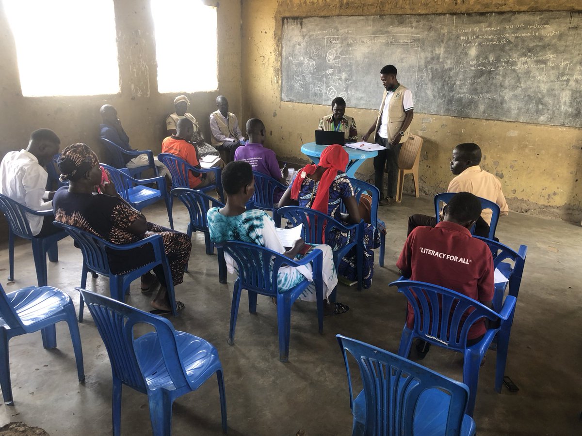 Therefugeevoice's tweet photo. Today The refugee voice had a meeting with the community leaders and introduced to them our new project *REFLOW* (Refugee led organic Waste Solution).
A Projet that aims at turning organic waste into reusable organic manure and advocating for informal waste workers
@UgandaKal https://t.co/wExcff8rLO