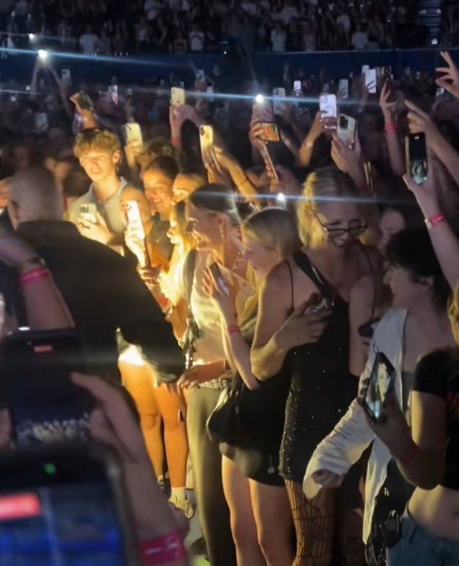 going through Halsey and Lorde in my camera roll and finally crying it all out ohmygod im so glad I stayed alive