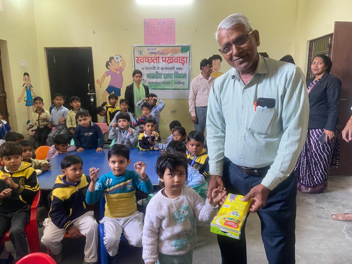 भा० खा० नि० मण्डल कार्यालय अलीगढ़ द्वारा Vision World Public School में स्वच्छता एवं व्यक्तिगत हाइजीन पर जागरूकता शिविर आयोजित किया गया। विद्यार्थियों को स्वच्छता के महत्व हेतु प्रेरित किया गया।

#SwacchtaPakhwada2026 #FCI #स्वच्छता_पखवाड़ा