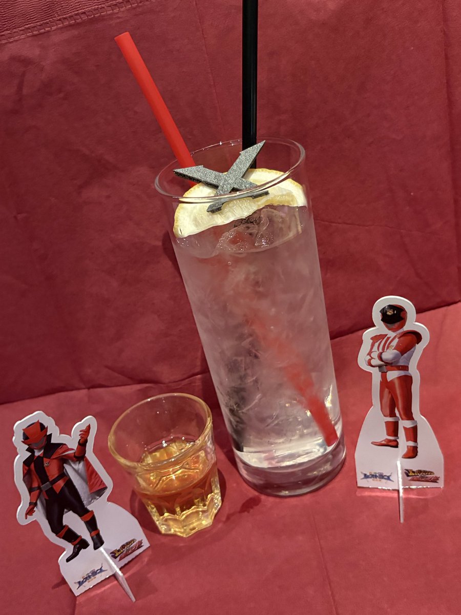 S_Sentai_Rest's tweet photo. 【新メニュー紹介‼️】
快盗戦隊ルパンレンジャーvs警察戦隊パトレンジャーから
ノエルのエックスチェンジドリンクをご紹介🥤✨

『注文だって？メルシー』

ぜひお店でお待ちしております‼︎
ご予約はこちらから↓
https://t.co/vKjVGE6wNq

#スーパー戦隊
＃スーパー戦隊レストラン https://t.co/U8OwwfBsId