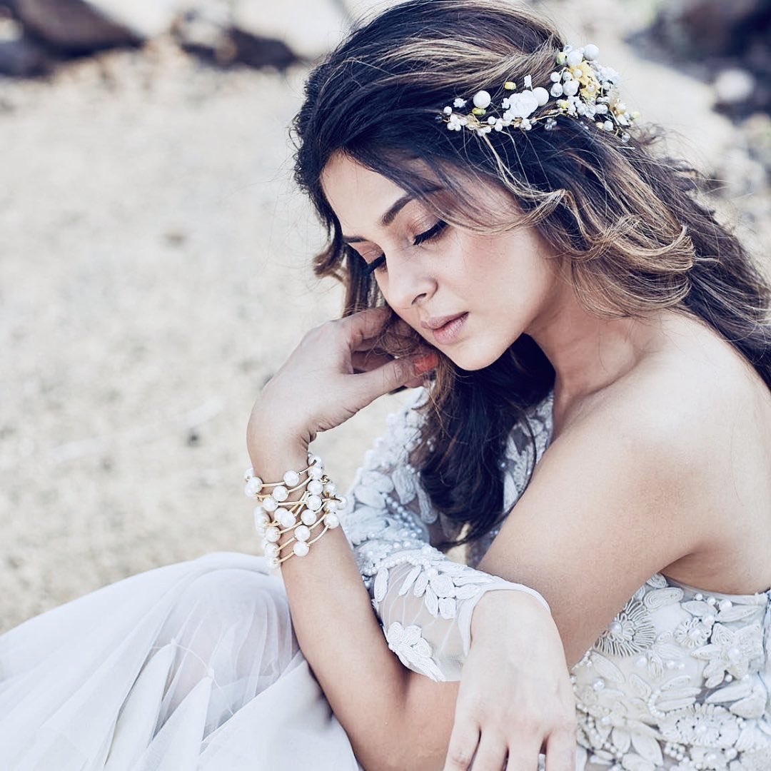 White is her color 🤍
#JenniferWinget