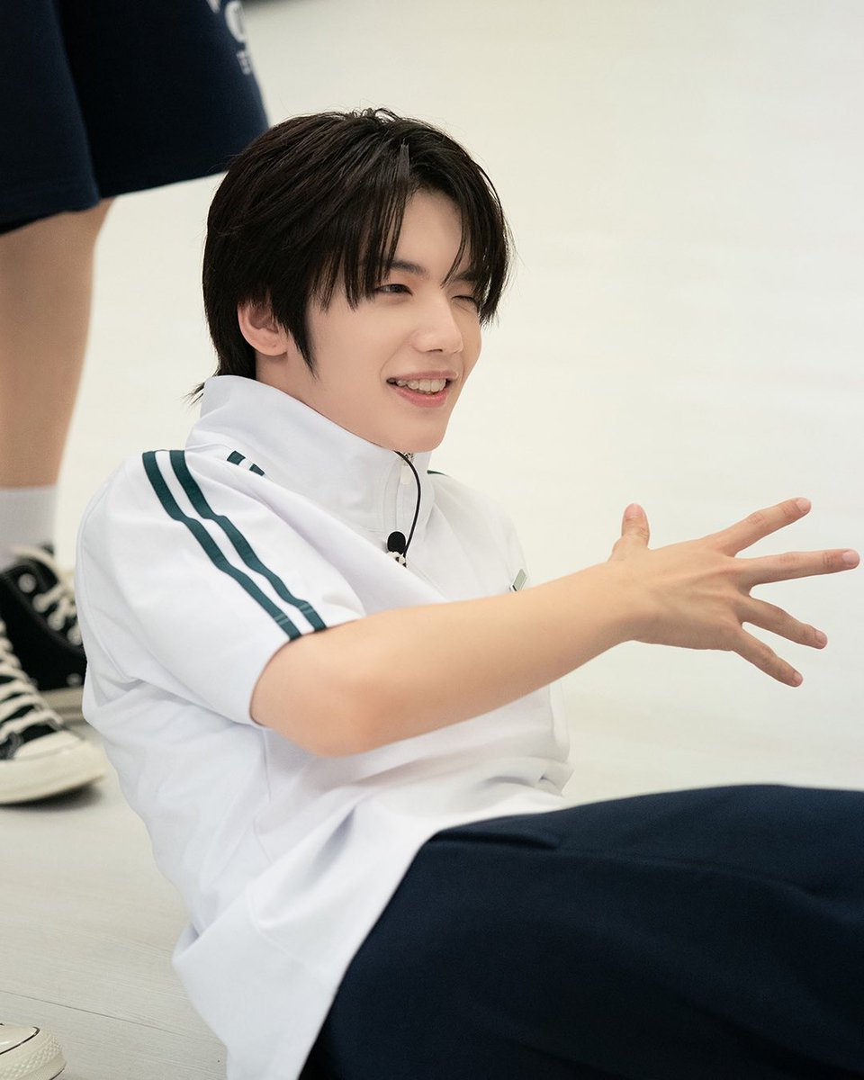 SMTR_HAMIN's tweet photo. 응답하라하이스쿨 비하인드📸

#SMTR25 #SMTR2025 #HARU #HAMIN #SMNBG #하민 #이하민 #하루 #ハミン #河民 https://t.co/uUPPvCPBrR