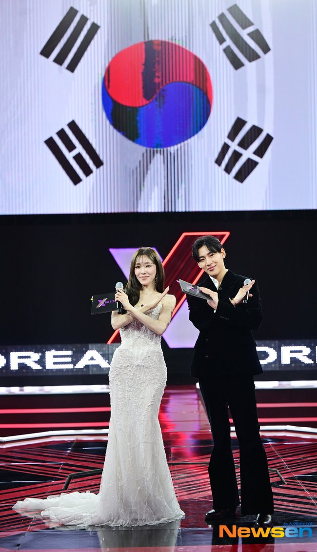 "ทิฟฟานี่ ยัง - แบมแบม, ดำเนินรายการ 'X THE LEAGUE' อย่างผ่อนคลายและเปี่ยมด้วยความมั่นใจ"
การเปิดกองถ่ายทำรายการ 'X THE LEAGUE' (เอ็กซ์ เดอะ ลีก) ลีกคอมเมิร์ซเนื้อหาระดับโลก ได้จัดขึ้นเมื่อวันที่ 26 กุมภาพันธ์ ณ สตูดิโอ ยูจิเนีย ในเมืองพาจู จังหวัดคยองกี
​XTL