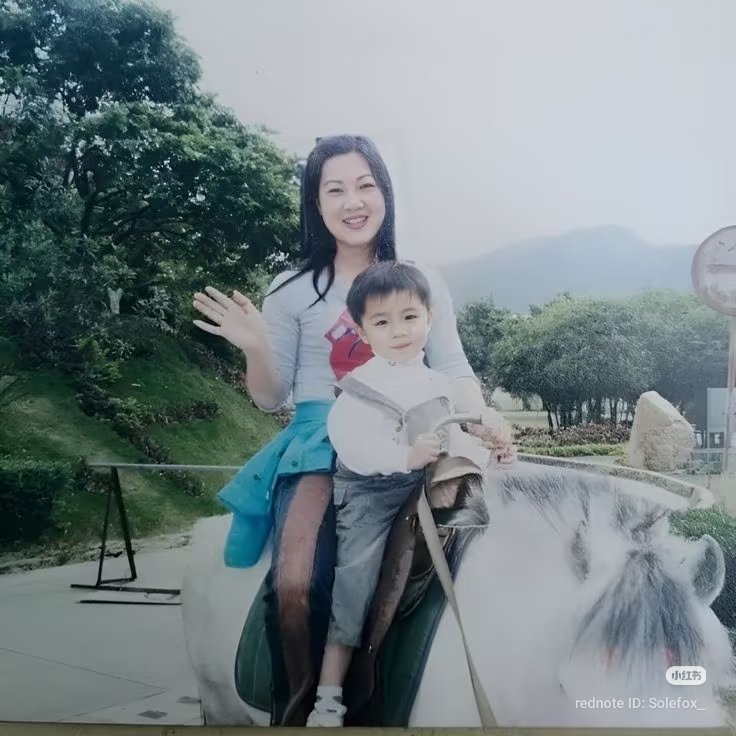 detii0730's tweet photo. Gemes banget Xiaojun kecil naik kuda sama Mama cantik. 🥰🥰🫶 https://t.co/LMdToCnoMQ