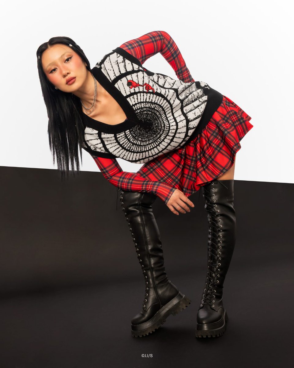 BlackMilkTweets's tweet photo. Spirals just seem to go on forever with no end in sight…. 🌀

The Junji Ito lookbook is here ~ https://t.co/RIq7iTS0Br

Set your alarm for 7am AEST Tuesday 3rd March to shop!

#blackmilk #blackmilkclothing #junjiito #itoverse #uzumaki https://t.co/MOUoTXoqyo
