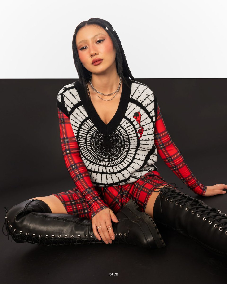 BlackMilkTweets's tweet photo. Spirals just seem to go on forever with no end in sight…. 🌀

The Junji Ito lookbook is here ~ https://t.co/RIq7iTS0Br

Set your alarm for 7am AEST Tuesday 3rd March to shop!

#blackmilk #blackmilkclothing #junjiito #itoverse #uzumaki https://t.co/MOUoTXoqyo