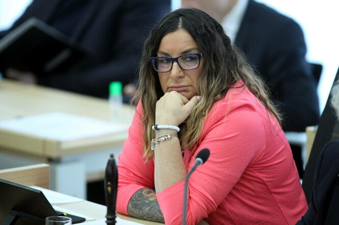 Ist alles noch viel schlimmer als geahnt? 
Hat jemand die 15(!) Mitarbeiter:innen von #NadineKoppehel (MdL Sachsen-Anhalt) in jüngster Zeit lebend gesehen? Nachbarn berichten, sie sähen immer nur Frau #Koppehel allein aus dem Dessauer Büro kommen. 😱
#VetternwirtschAfD