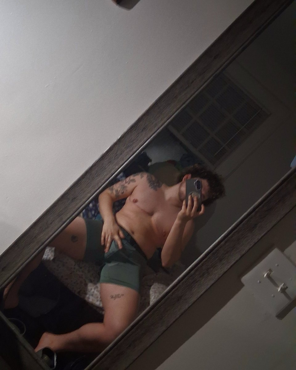 thornylol's tweet photo. monster in the sheets 💀👽 https://t.co/0pD64NDPeI
