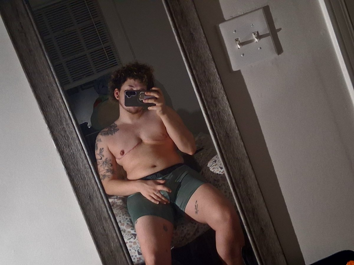 thornylol's tweet photo. monster in the sheets 💀👽 https://t.co/0pD64NDPeI